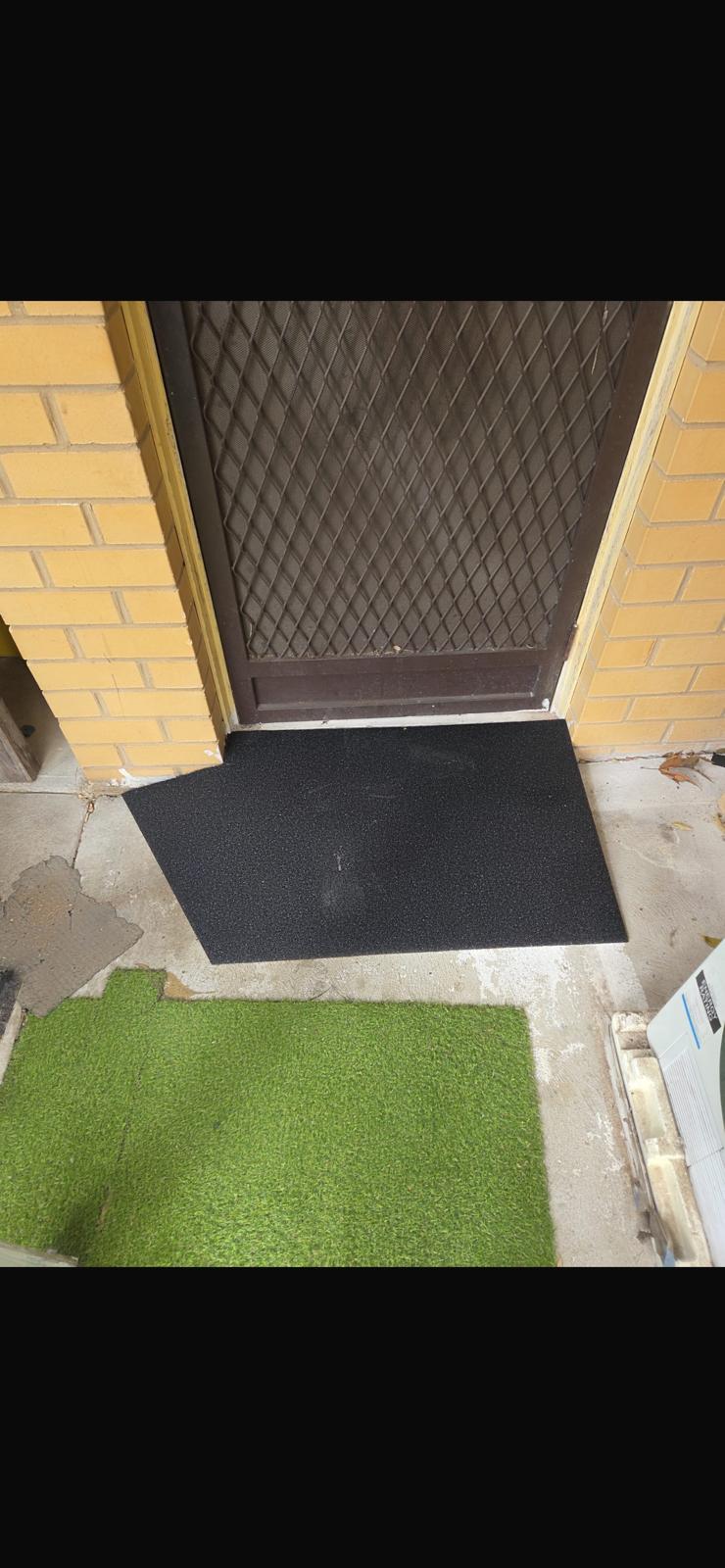 Angled rubber ramp for front door step
